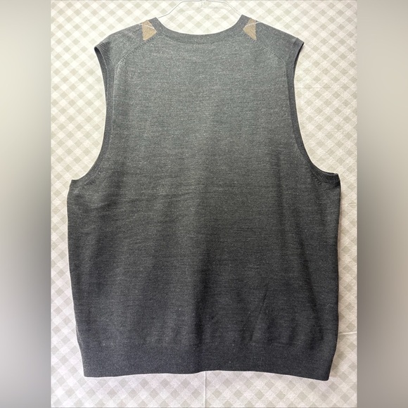 Van Heusen Mens Sweater Vest Sz 2XL Gray Argyle Vneck Classic Fit  New With Tags - Picture 2 of 7